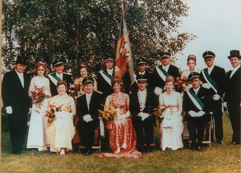 Und vor 50 Jahren waren Alois Schulze und Antonie Kanne das prachtvolle Königspaar und hielten die Zügel der St. Sebastianus Schützenbruderschaft für drei Tage in der Hand.